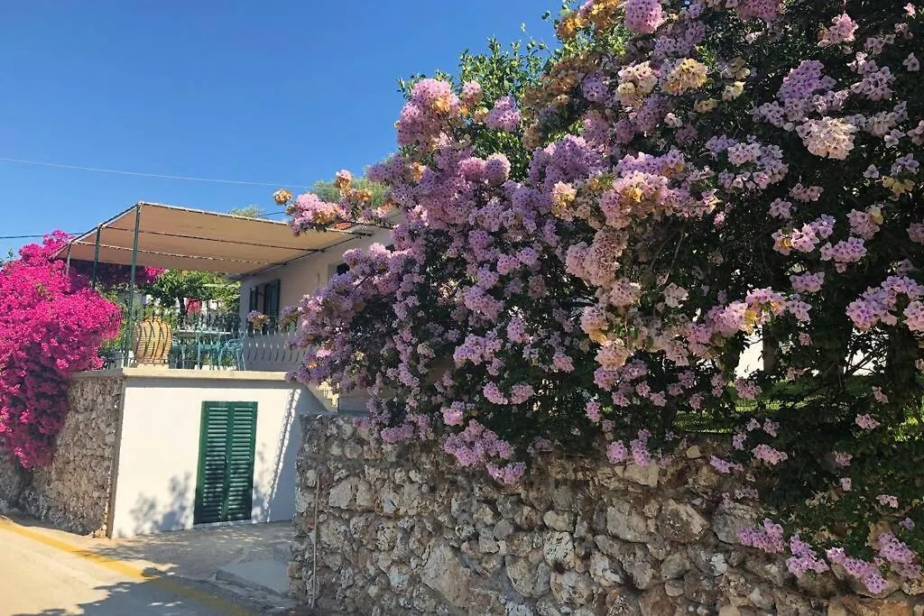 Konstantinas House, A Touch Of Nature & Sea Ferendinata 0*,  Greece