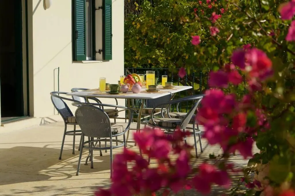 Konstantinas House, A Touch Of Nature & Sea Ferendinata 0*,